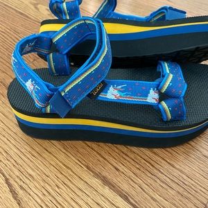 Teva size 7 unicorn sandals